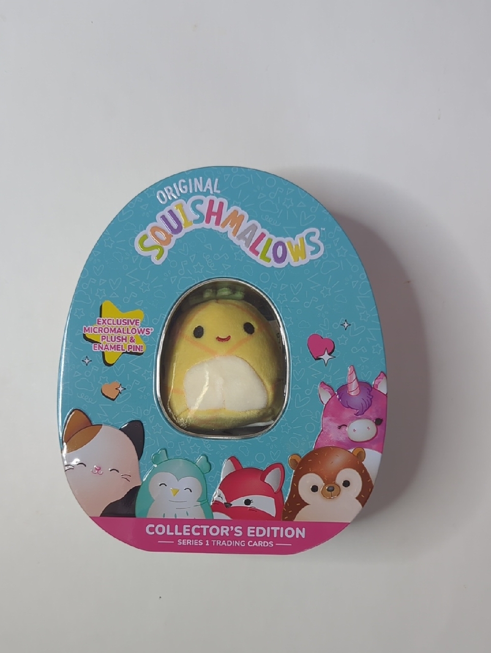 Squishmallows Collector's Tin Exclusive Plush Maui, Enamel Pin, Trading Cards